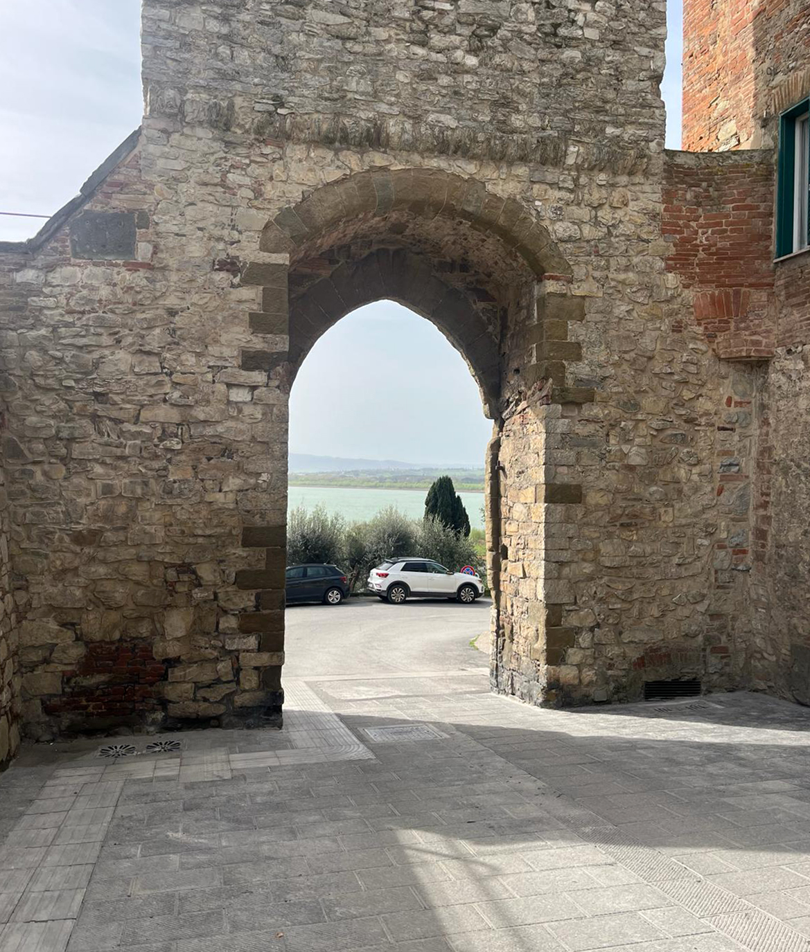 Nuova pavimentazione, riaperta al traffico Porta Perugina. Dal primo aprile entra in vigore la Z.T.L.